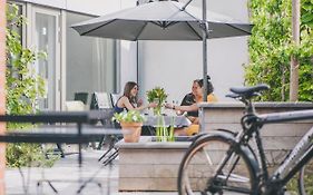Het Oplaadpunt Bed, Bike, Hike, 4-8 P